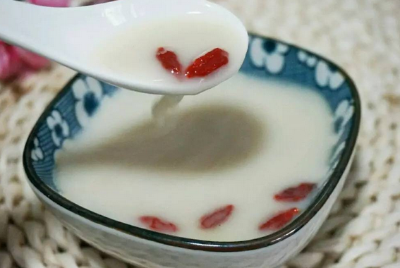 鯽魚(yú)奶湯如何才能做得雪白鮮香